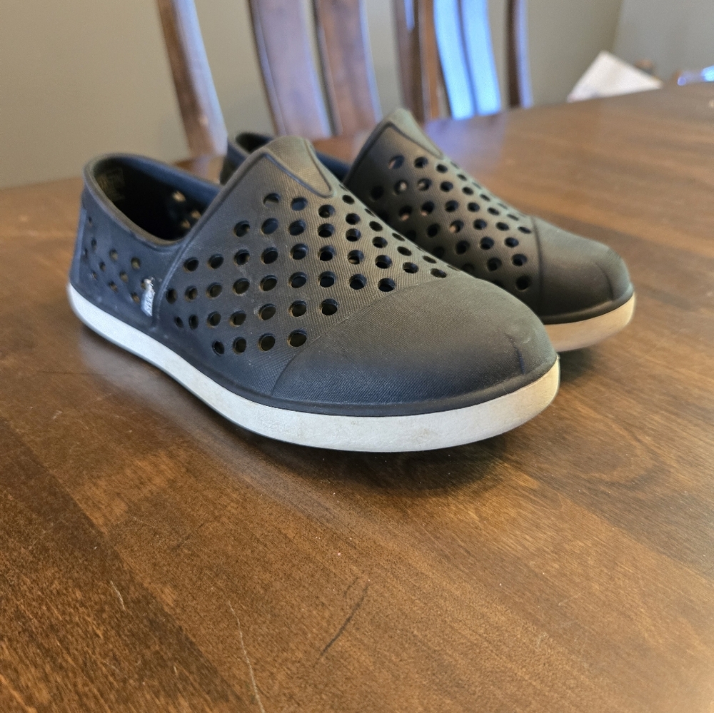 Kids Waterproof TOMS Size 11